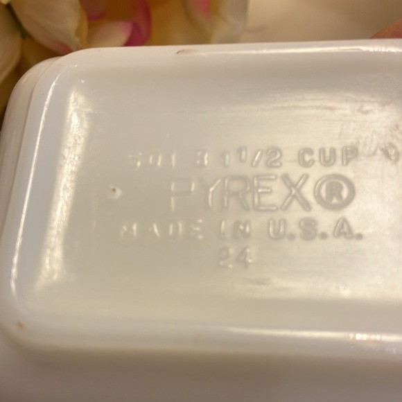 Vintage Pyrex Town and Country Refrigerator Dish #501, 1 1/2 Cups - Picture 3 of 7